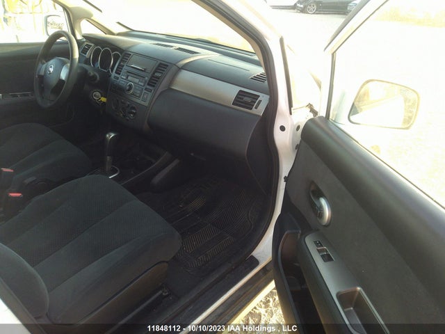11848112 :رقم المزاد ، 3N1BC1CP3BL493745 vin ، 2011 Nissan Versa 1.8 S مزاد بيع