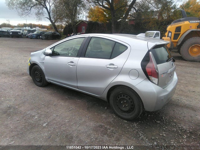 Toyota PRIUS C 2015 JTDKDTB36F1099545 Image 3