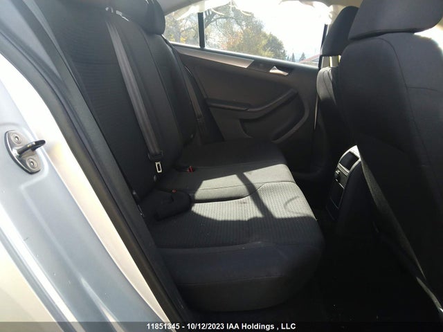 3VWB07AJ2FM210997 Volkswagen Jetta Sedan Comfortline/trendline+