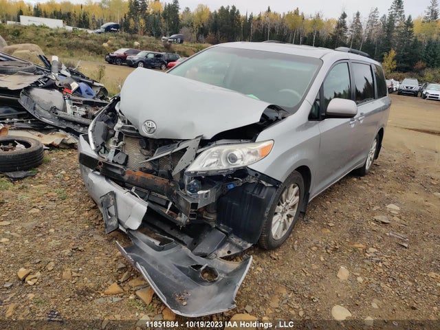 Toyota SIENNA XLE 2014 5TDYK3DC3ES412551 Image 3
