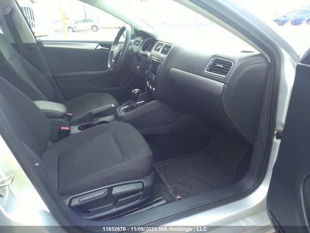 3VWD07AJ4FM339333 Volkswagen Jetta Sedan Comfortline/trendline+