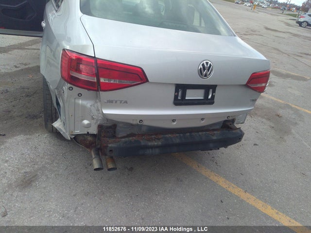 3VWD07AJ4FM339333 Volkswagen Jetta Sedan Comfortline/trendline+