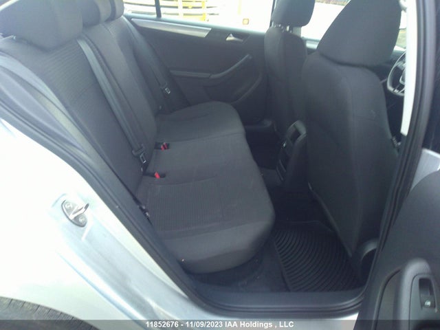 3VWD07AJ4FM339333 Volkswagen Jetta Sedan Comfortline/trendline+