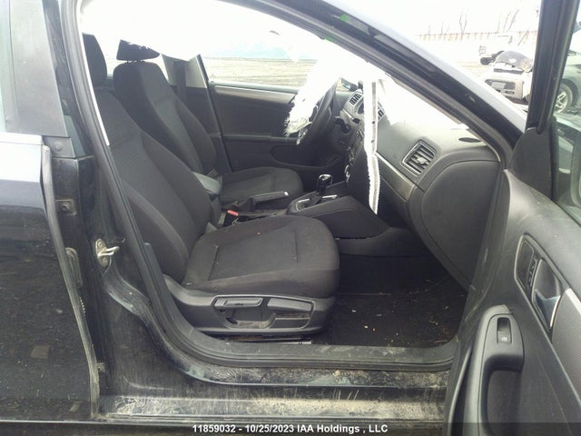 3VWDA7AJ6FM336561 Volkswagen Jetta Sedan Comfortline