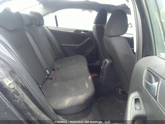 3VWDA7AJ6FM336561 Volkswagen Jetta Sedan Comfortline
