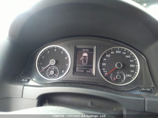 WVGNV7AX7HK040602 Volkswagen Tiguan Wolfsburg Edition