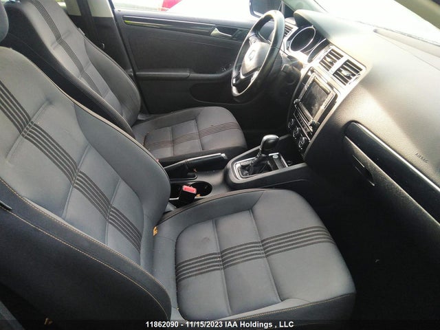 3VWDB7AJ1HM314676 Volkswagen Jetta Sedan Wolfsburg Edition