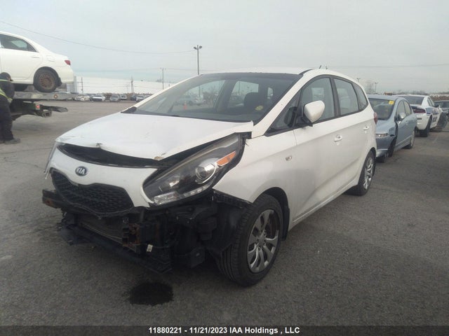 KIA Rondo Lx 2016 KNAHT8A30G7130893 Image 2
