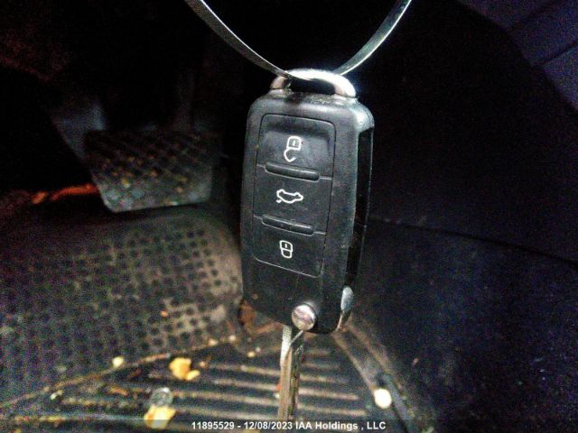 3VWDK7AJ9EM401799 Volkswagen Jetta Sedan Comfortline