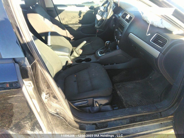3VWDK7AJ8EM392786 Volkswagen Jetta Sedan Comfortline
