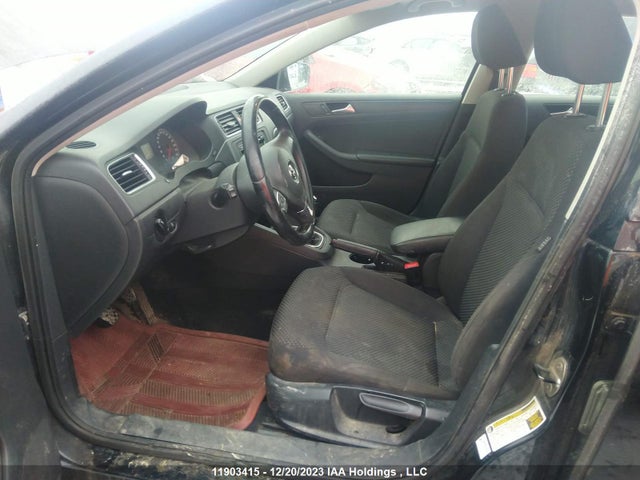 3VW1K7AJ4EM355527 Volkswagen JETTA SEDAN