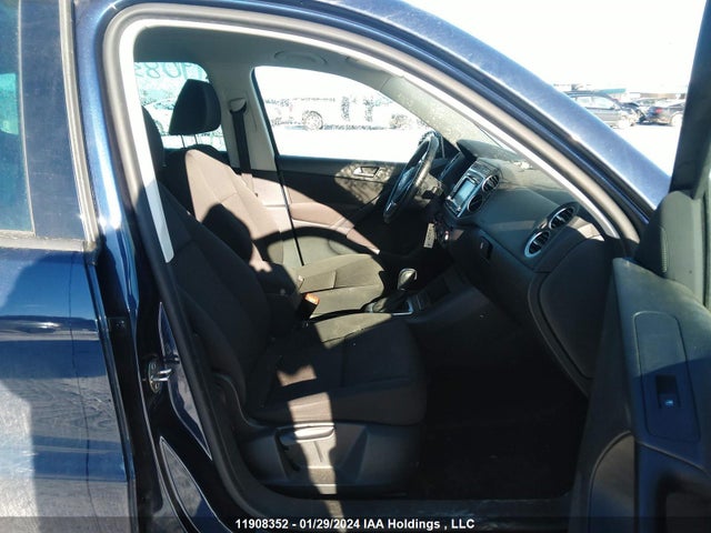 WVGJV7AX8FW530776 Volkswagen TIGUAN