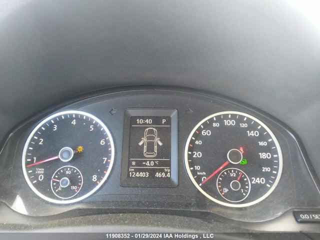 WVGJV7AX8FW530776 Volkswagen TIGUAN