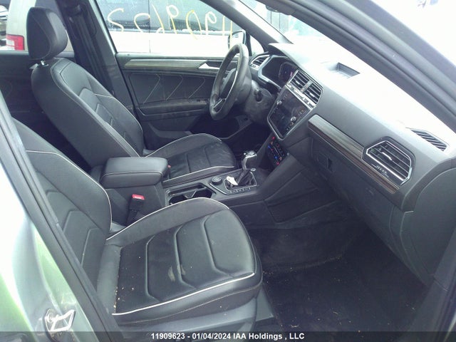 3VV4B7AX9NM086558 Volkswagen TIGUAN