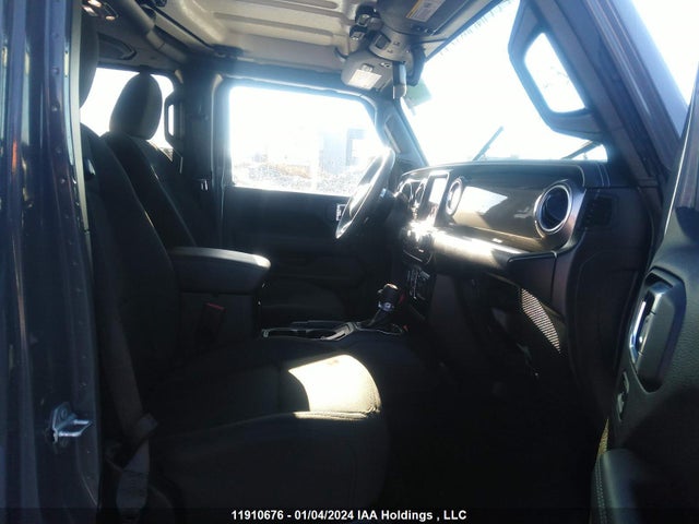 1C4HJXEG2NW138657 Jeep Wrangler Unlimited Sahara