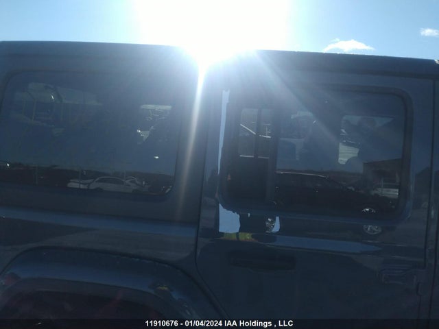 1C4HJXEG2NW138657 Jeep Wrangler Unlimited Sahara