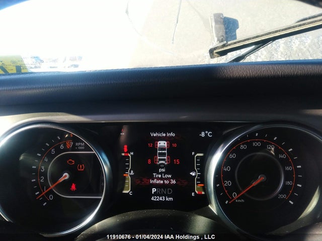 1C4HJXEG2NW138657 Jeep Wrangler Unlimited Sahara