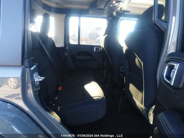 1C4HJXEG2NW138657 Jeep Wrangler Unlimited Sahara