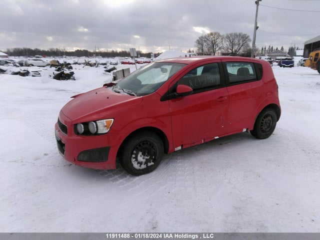Chevrolet Sonic 2015 1G1JA6SHXF4181674 Image 2