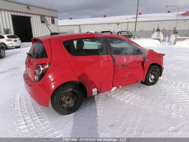 Chevrolet Sonic 2015 1G1JA6SHXF4181674 Image 4
