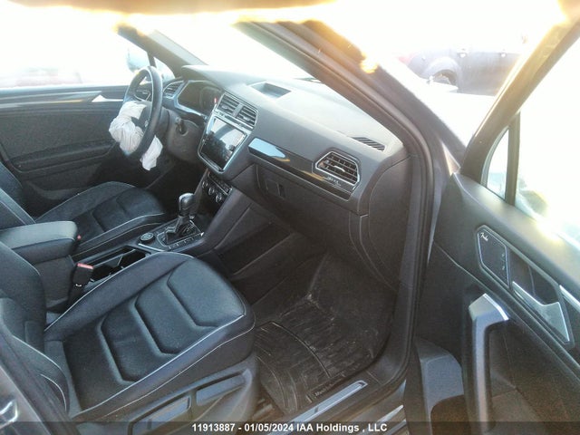 3VV4B7AX2MM127286 Volkswagen Tiguan