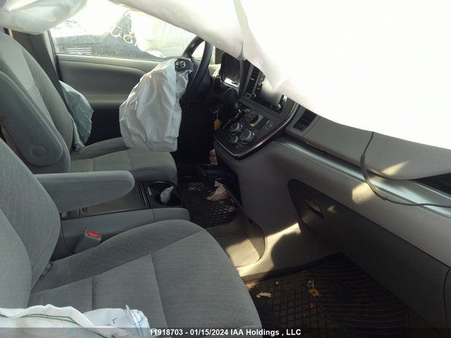 Toyota SIENNA LE 2019 5TDKZ3DC8KS013227 Image 5