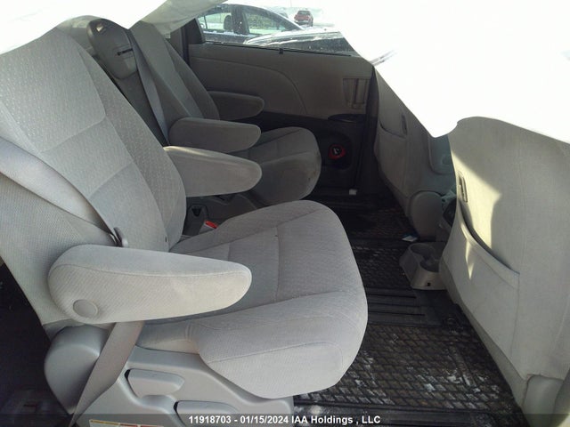 Toyota SIENNA LE 2019 5TDKZ3DC8KS013227 Image 8