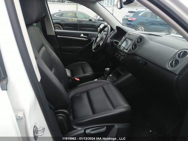 WVGJV7AX2GW586374 Volkswagen TIGUAN