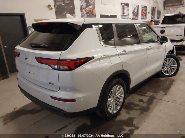 JA4J4TA88NZ617674 Mitsubishi Outlander Es