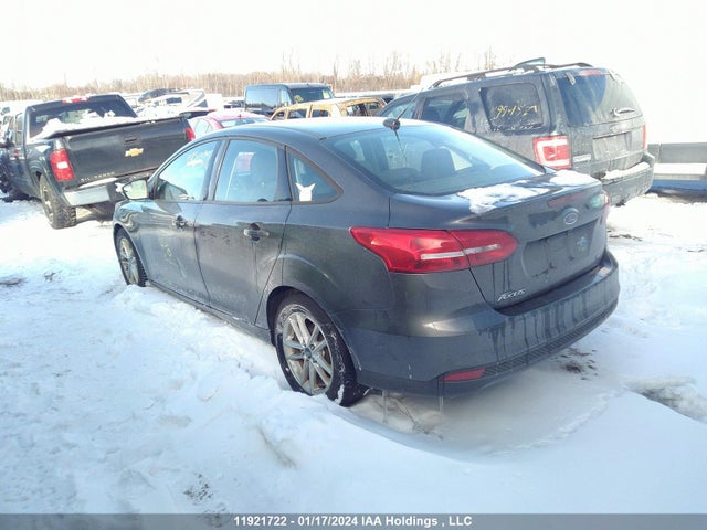 Ford FOCUS SE 2017 1FADP3F26HL320821 Image 3