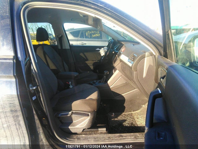 3VV0B7AX6JM094013 Volkswagen TIGUAN S