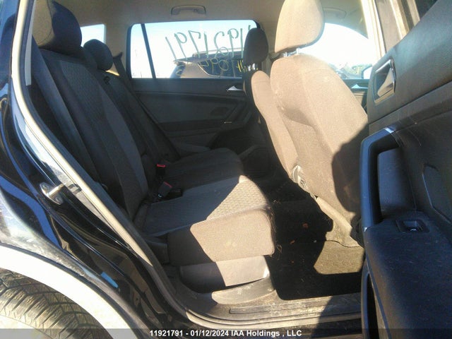 3VV0B7AX6JM094013 Volkswagen TIGUAN S