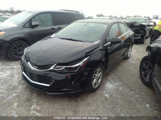 Chevrolet Cruze 2018 1G1BE5SM8J7113588 Image 2