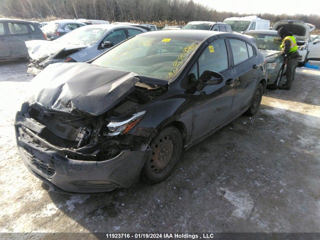Chevrolet Cruze 2018 3G1BE6SM1JS608593 Image 2