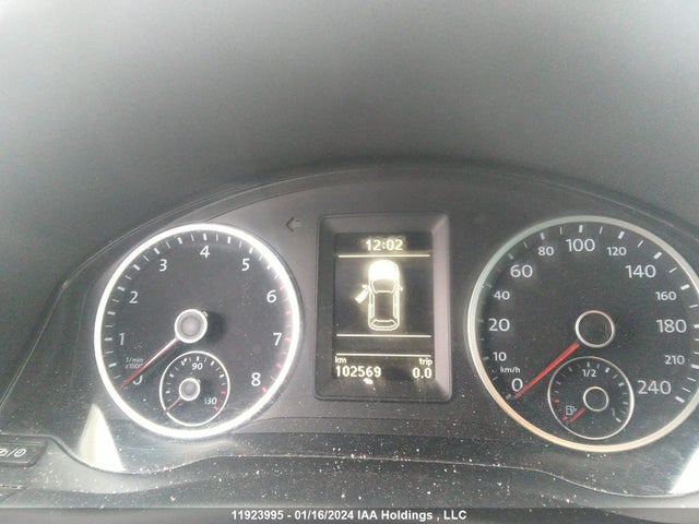 WVGJV7AX1FW560041 Volkswagen TIGUAN