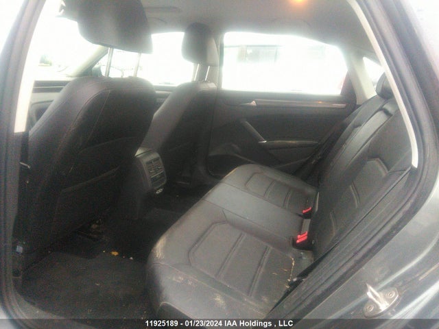 1VWBA7A35MC010922 Volkswagen PASSAT