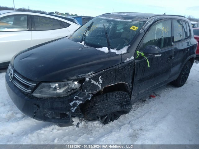 WVGNV7AX1HK035279 Volkswagen Tiguan Wolfsburg