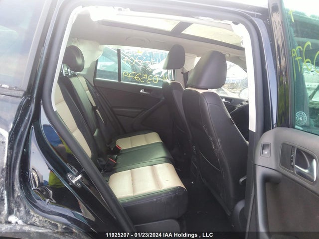 WVGNV7AX1HK035279 Volkswagen Tiguan Wolfsburg