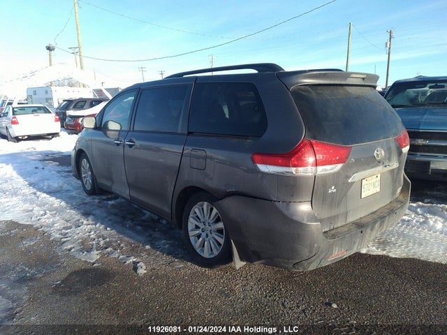 11926081 :رقم المزاد ، 5TDDK3DC5DS068086 vin ، 2013 Toyota Sienna Xle/limited مزاد بيع