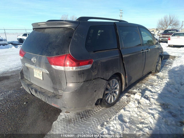 11926081 :رقم المزاد ، 5TDDK3DC5DS068086 vin ، 2013 Toyota Sienna Xle/limited مزاد بيع