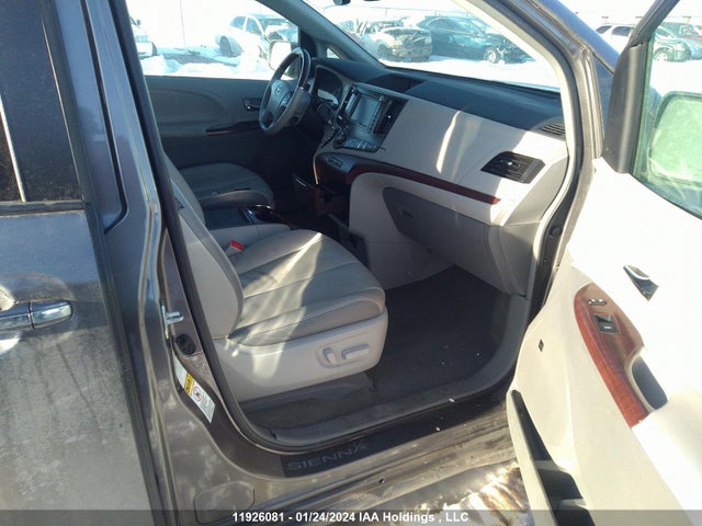 11926081 :رقم المزاد ، 5TDDK3DC5DS068086 vin ، 2013 Toyota Sienna Xle/limited مزاد بيع