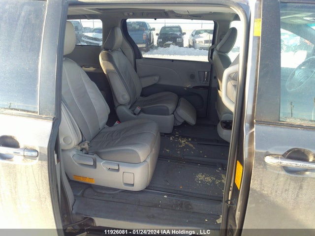 11926081 :رقم المزاد ، 5TDDK3DC5DS068086 vin ، 2013 Toyota Sienna Xle/limited مزاد بيع