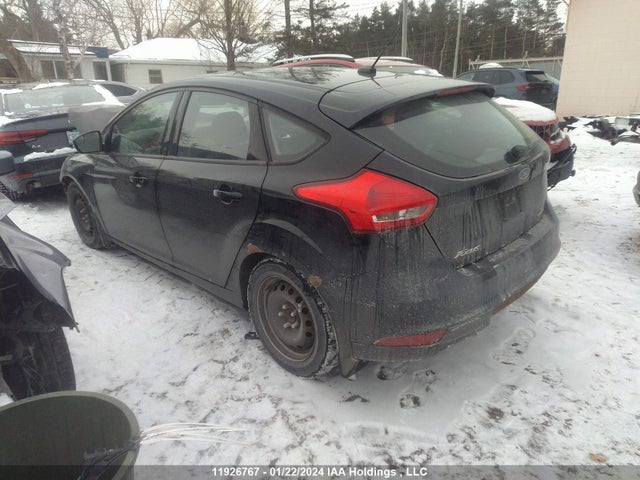 Ford FOCUS SE 2016 1FADP3K26GL323125 Image 3