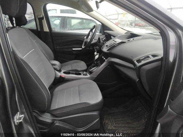1FMCU9GX7EUC48041 Ford ESCAPE SE