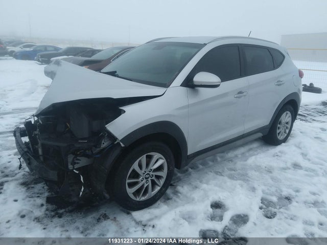Hyundai TUCSON 2017 KM8J33A4XHU554158 Image 2