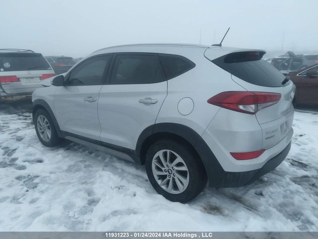 Hyundai TUCSON 2017 KM8J33A4XHU554158 Image 3