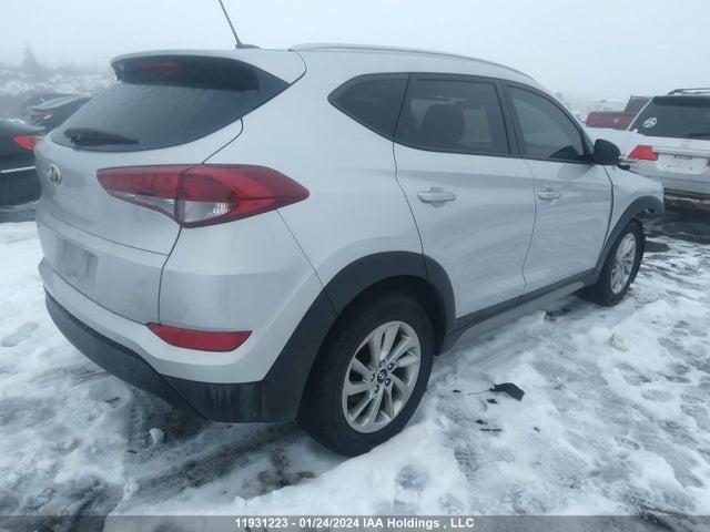 Hyundai TUCSON 2017 KM8J33A4XHU554158 Image 4