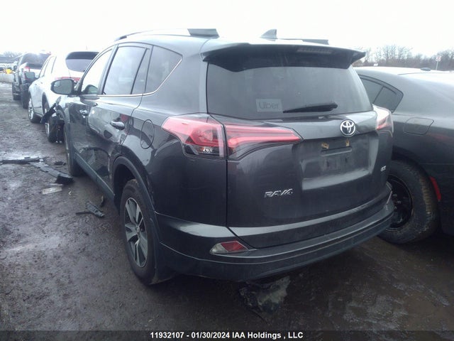 Toyota RAV4 LE 2018 2T3ZFREV4JW494844 Image 3