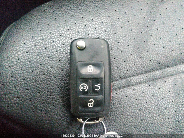 1VWBA7A31JC017913 Volkswagen PASSAT SE