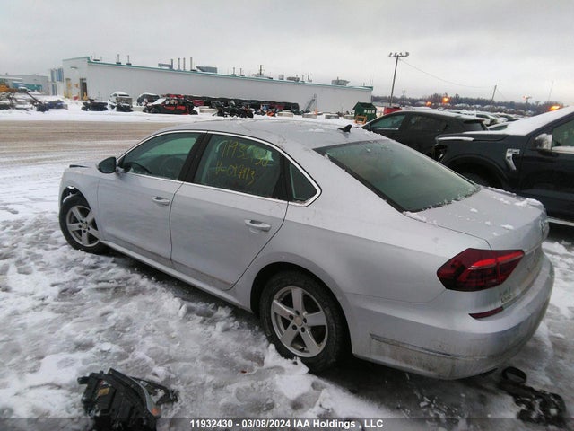 1VWBA7A31JC017913 Volkswagen PASSAT SE
